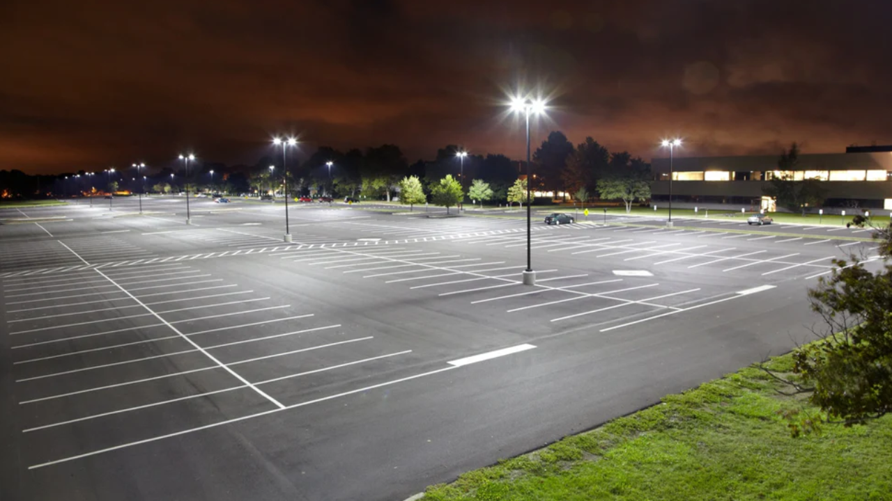 Who Uses Commercial High Bay LED Ceiling Lights?